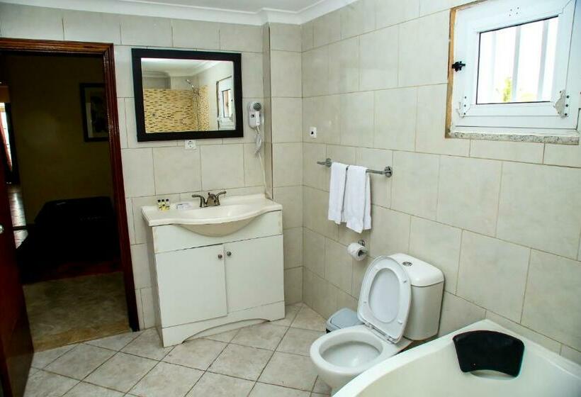 اتاق لوکس با بالکن و چشمانداز دریا, Brisotel Beira Mar