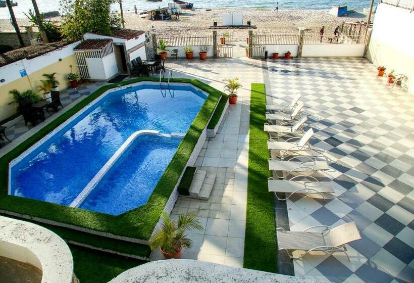 اتاق لوکس با بالکن و چشم‌انداز دریا, Brisotel   Beira Mar