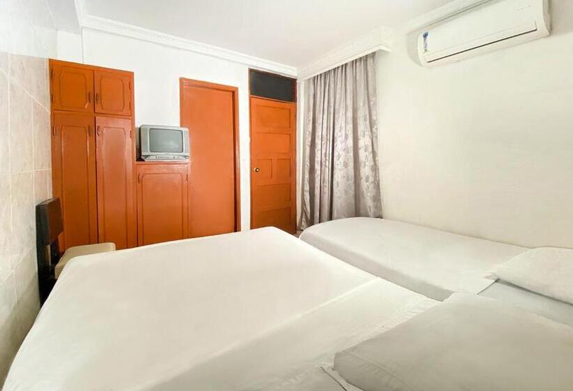 غرفة قياسية ثلاثية, Ayenda Republicano Colonial No 2