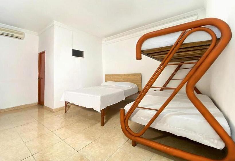 غرفة قياسية رباعية, Ayenda Republicano Colonial No 2