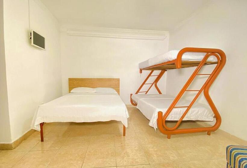 غرفة قياسية رباعية, Ayenda Republicano Colonial No 2