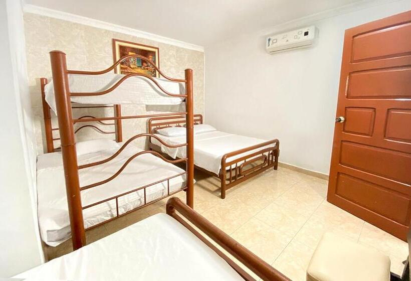 Pokój Rodzinny, Ayenda Republicano Colonial No 2