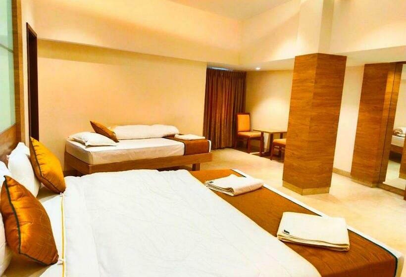 高级三人间, The Paradise Hotel   Luxury Stay