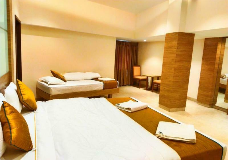 高级三人间, The Paradise Hotel   Luxury Stay