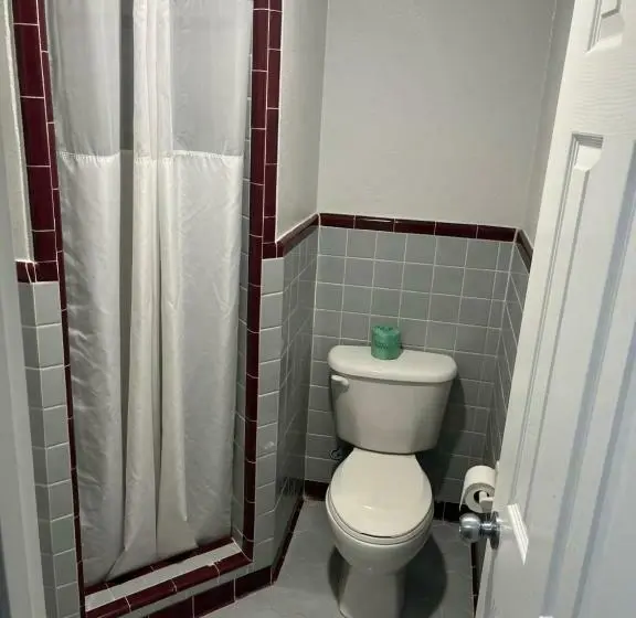 חדר סטנדרט עם מיטת קינג, Broadway Inn