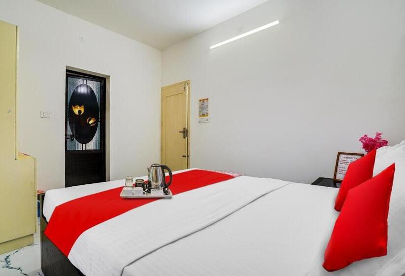 Camera Tripla Classica, Oyo Flagship 70227 Vaishnavam Residency