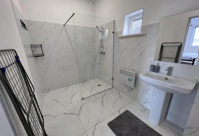 1 Bedroom Apartment Lake View, Lake View