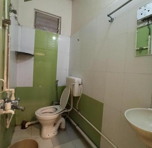 标准间, Malwade Motel