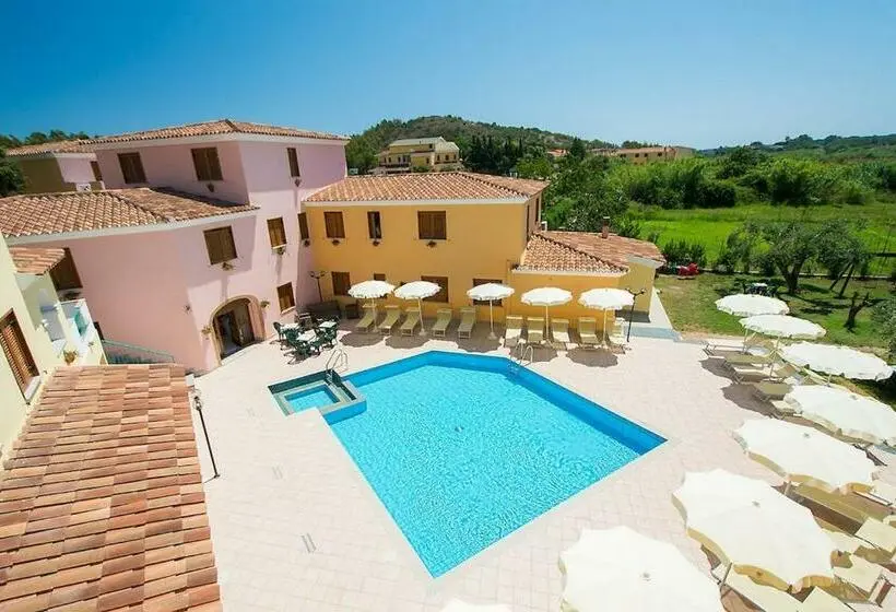 Standard-studio, Residence Con Piscina A Sos Alinos