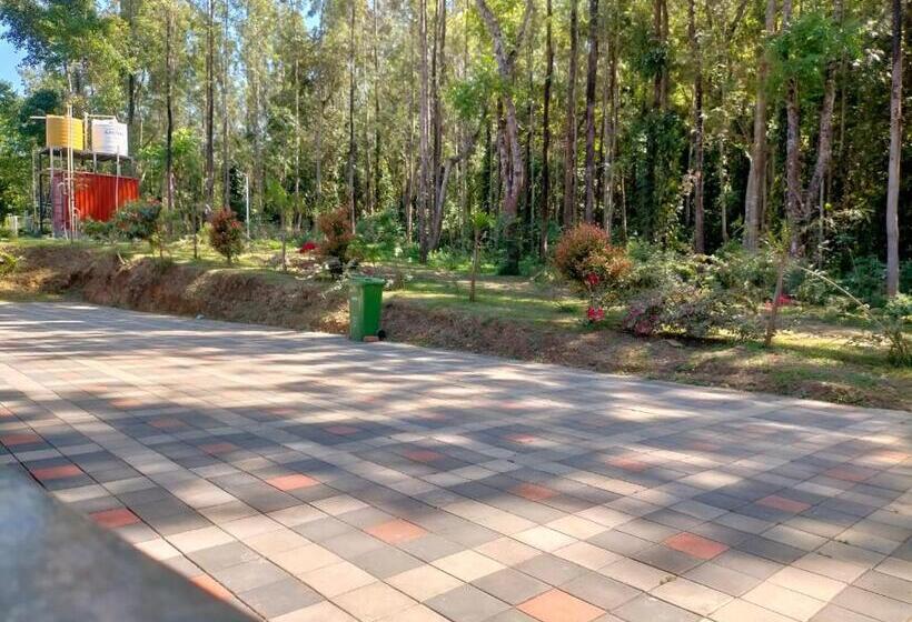 اتاق خانوادگی, Coffeeberry Hills Chikamagalur