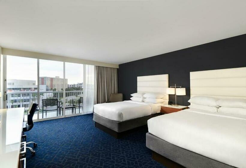 غرفة قياسية لذوى الاحتياجات الخاصة, Tampa Riverwalk