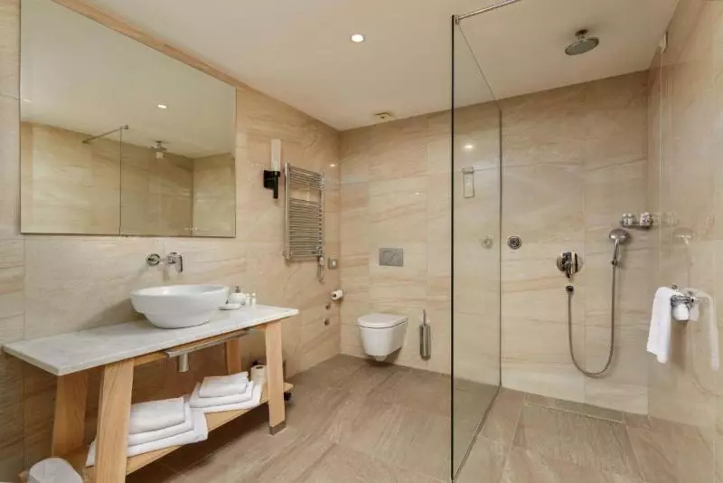 اتاق اجرایی, Crowne Plaza Budva