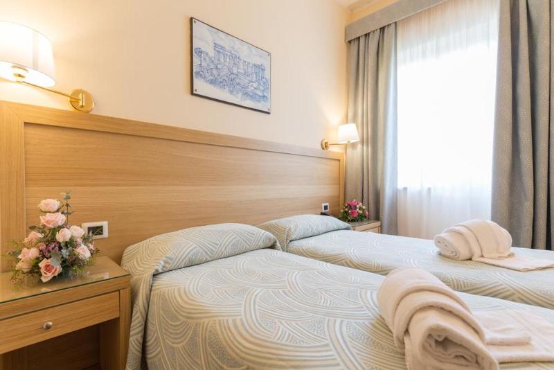 اتاق اساندارد با چشمانداز جانبی به دریا, Budva