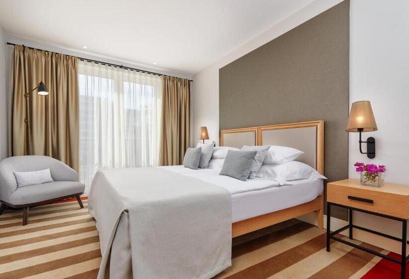 اتاق استاندارد با چشمانداز شهر, Budva