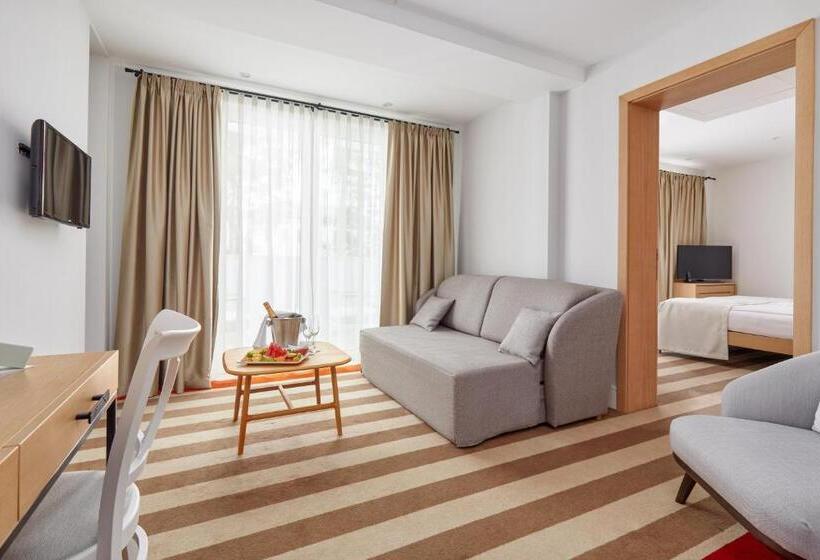 سوییت لوکس, Budva