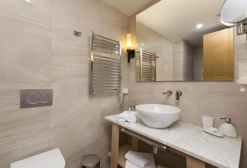 اتاق اجرایی, Crowne Plaza Budva