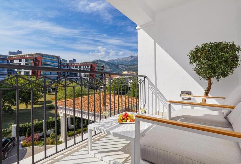 اتاق اجرایی, Budva