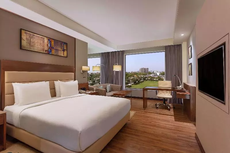 キングサイズベッドのスタンダードルーム, Doubletree By Hilton  Agra