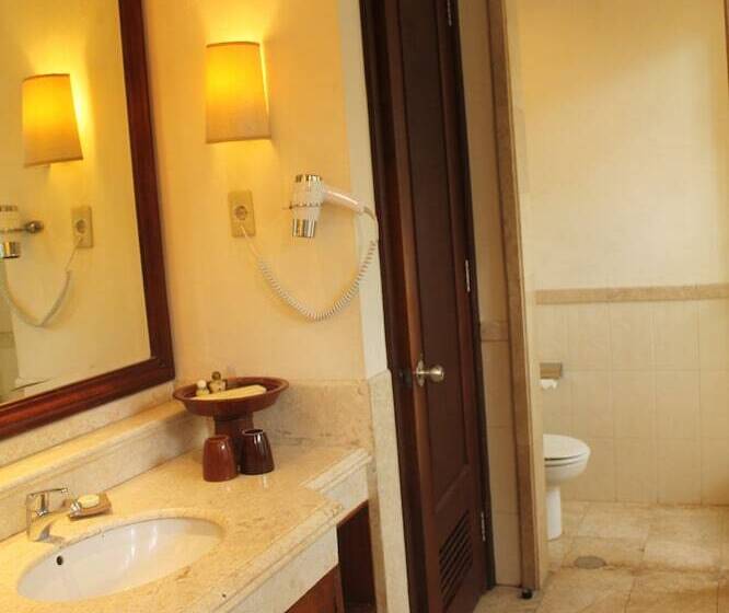 Номер Executive, Laras Asri Resort & Spa