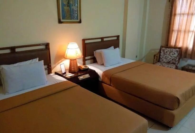 Chambre Supérieure, Merdeka Madiun