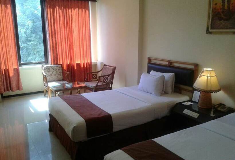 Delüks Oda, Merdeka Madiun