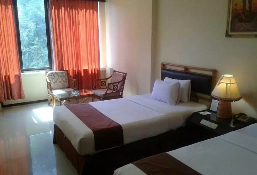 Chambre Deluxe, Merdeka Madiun