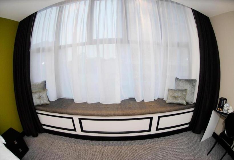 标准三人间, Print Works