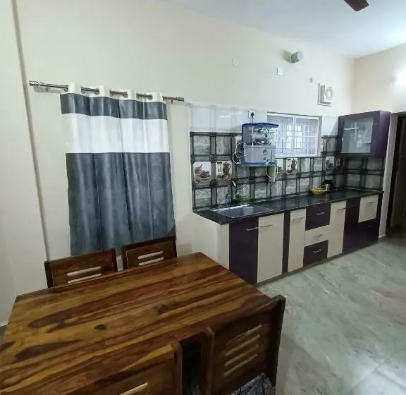 Perhesviitti, Doctor S Homestay