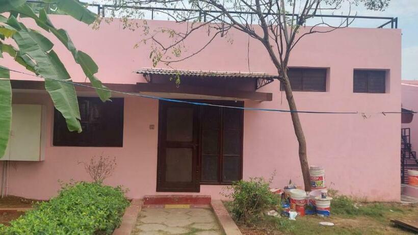 إستوديو قياسى مطلّ علي الحديقة, Doctor S Homestay