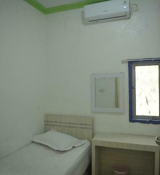 带共用浴室的标准房间, Penginapan Aira