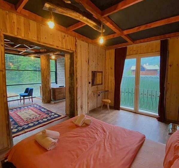 キングサイズベッドのスタンダードルーム, Storm Suit