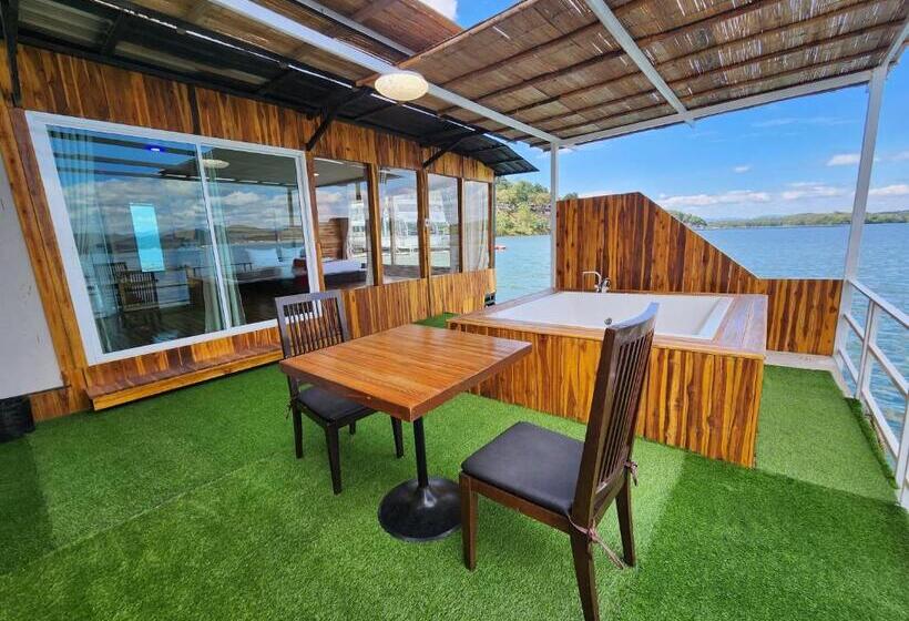 キングサイズベッドのスイートルーム, บ้านไร่ วรรณ วาลย์ รีสอร์ท