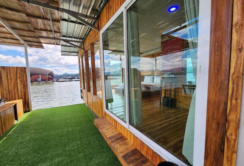 ハイドロマッサージバス付きスイート, บ้านไร่ วรรณ วาลย์ รีสอร์ท