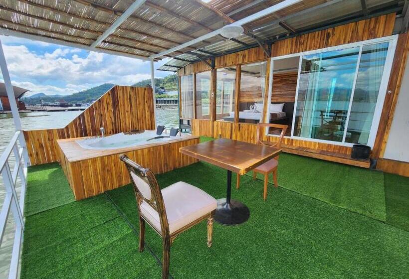 ハイドロマッサージバス付きスイート, บ้านไร่ วรรณ วาลย์ รีสอร์ท