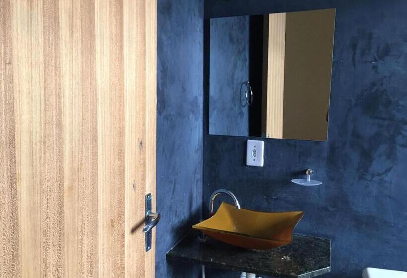 חדר אקונומי לשלושה, Nossa Senhora Aparecida