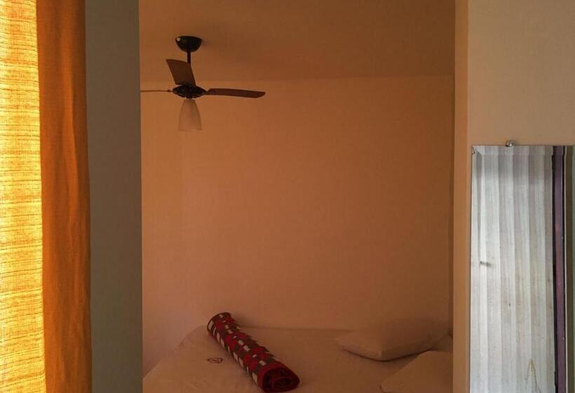 חדר אקונומי לארבעה, Nossa Senhora Aparecida