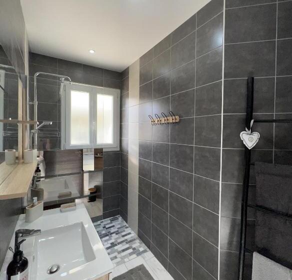 غرفة قياسية, Chez Saliha Et Serge