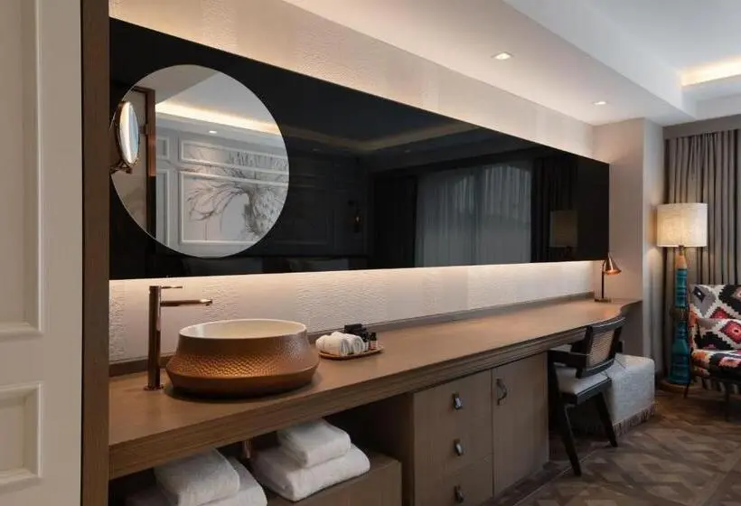 Standard Room Queen Size Bed