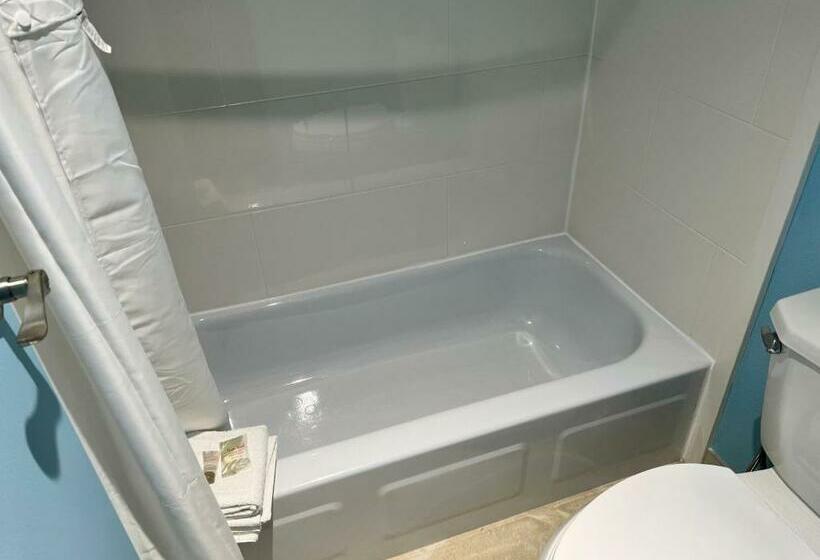 キングサイドベッドのスタンダードワンルーム, Hometowne Studios By Red Roof Georgetown, Ky