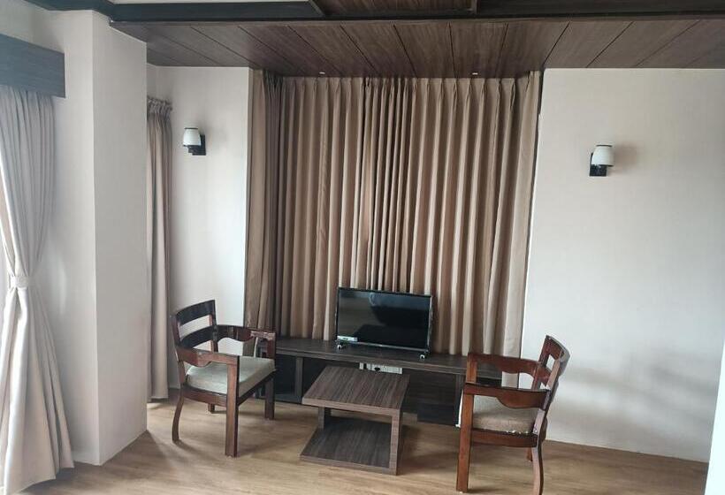 Premium room w/ mountain view, Golden Peaks Hotel & Restaurant