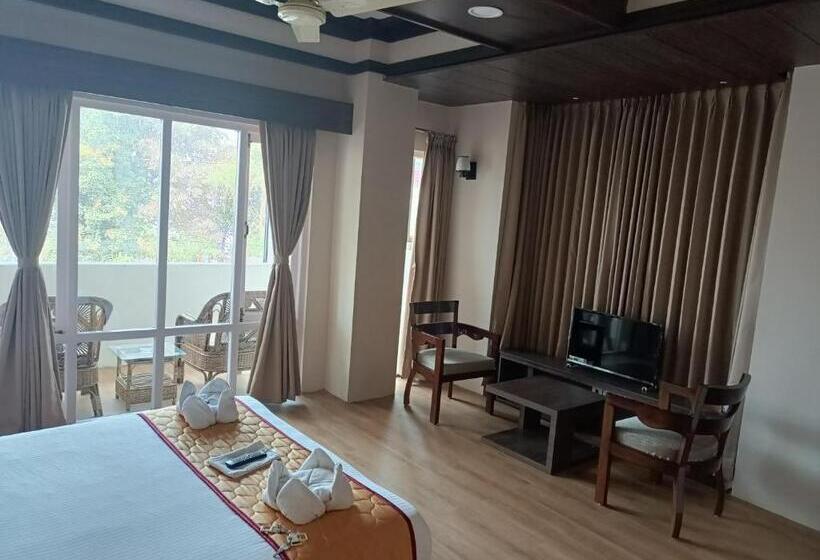 Premium room w/ mountain view, Golden Peaks Hotel & Restaurant