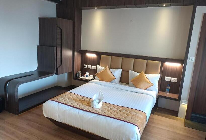 Premium room w/ mountain view, Golden Peaks Hotel & Restaurant