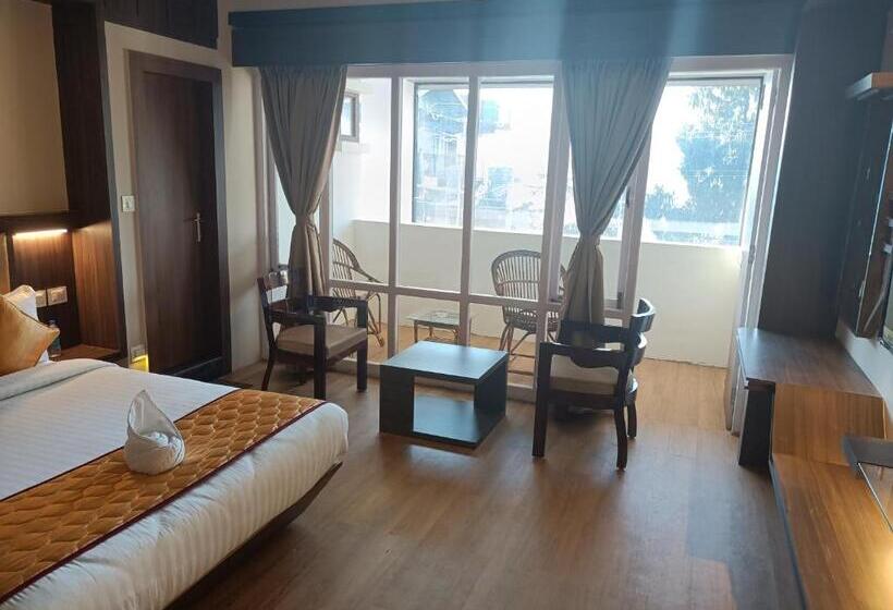 Premium room w/ mountain view, Golden Peaks Hotel & Restaurant