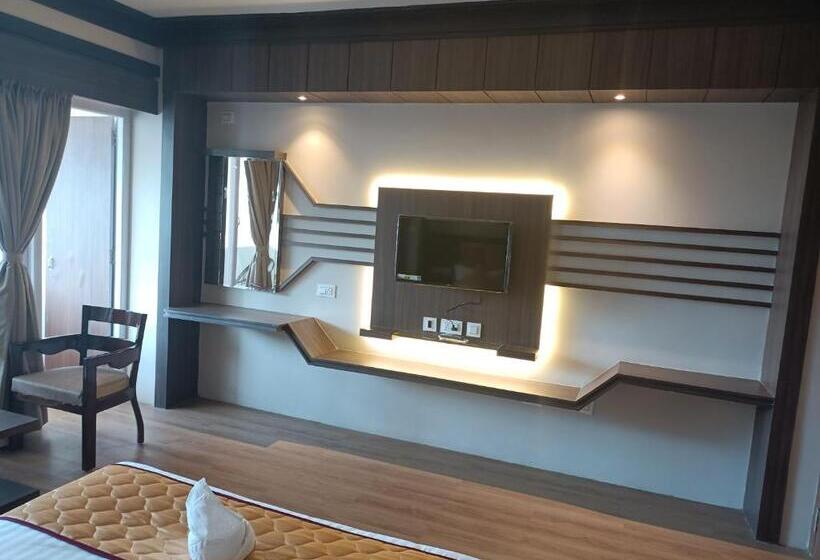 Premium room w/ mountain view, Golden Peaks Hotel & Restaurant