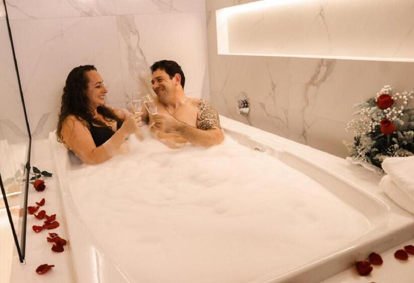 סוויטה עם ג'קוזי, Estação Termas