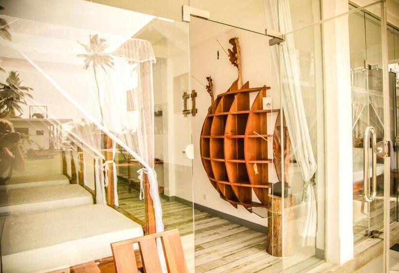 庭の見えるスタンダードトリプルルーム, Infinity Of Sri Lanka