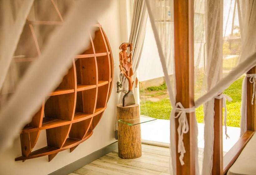 庭の見えるスタンダードトリプルルーム, Infinity Of Sri Lanka