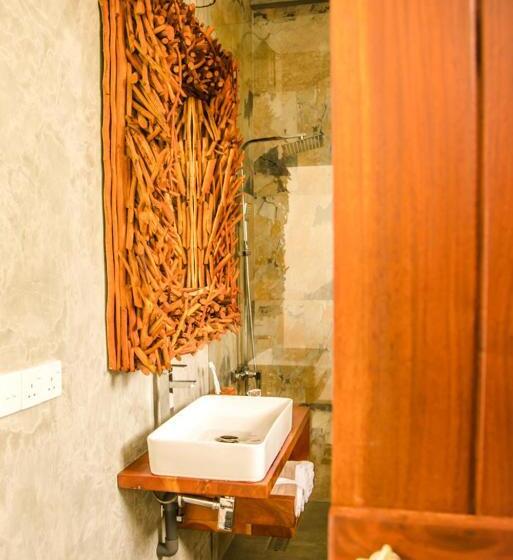 庭の見えるスタンダードトリプルルーム, Infinity Of Sri Lanka