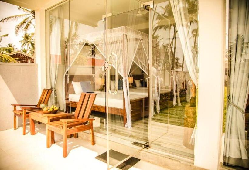 庭の見えるスタンダードトリプルルーム, Infinity Of Sri Lanka