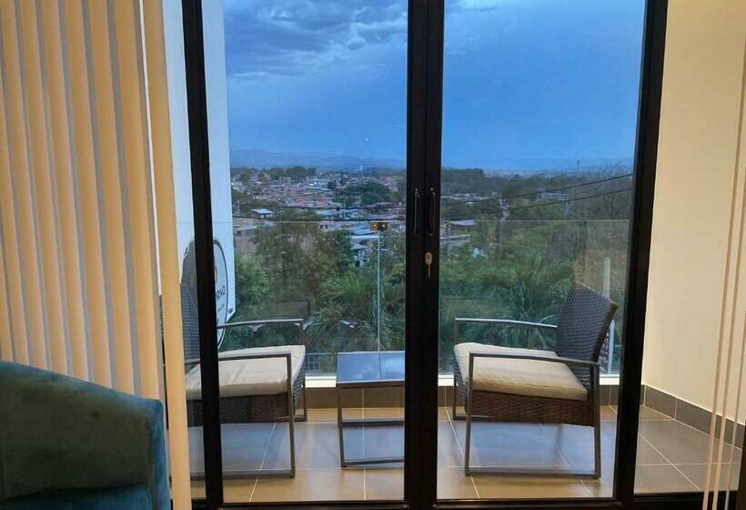 スタンダードシングルルーム, Tarapoto Central Suites